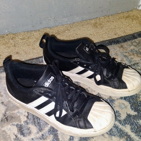 Kids ADIDAS shoes black and white, hard shell. Size 4 - Picture 8 of 12